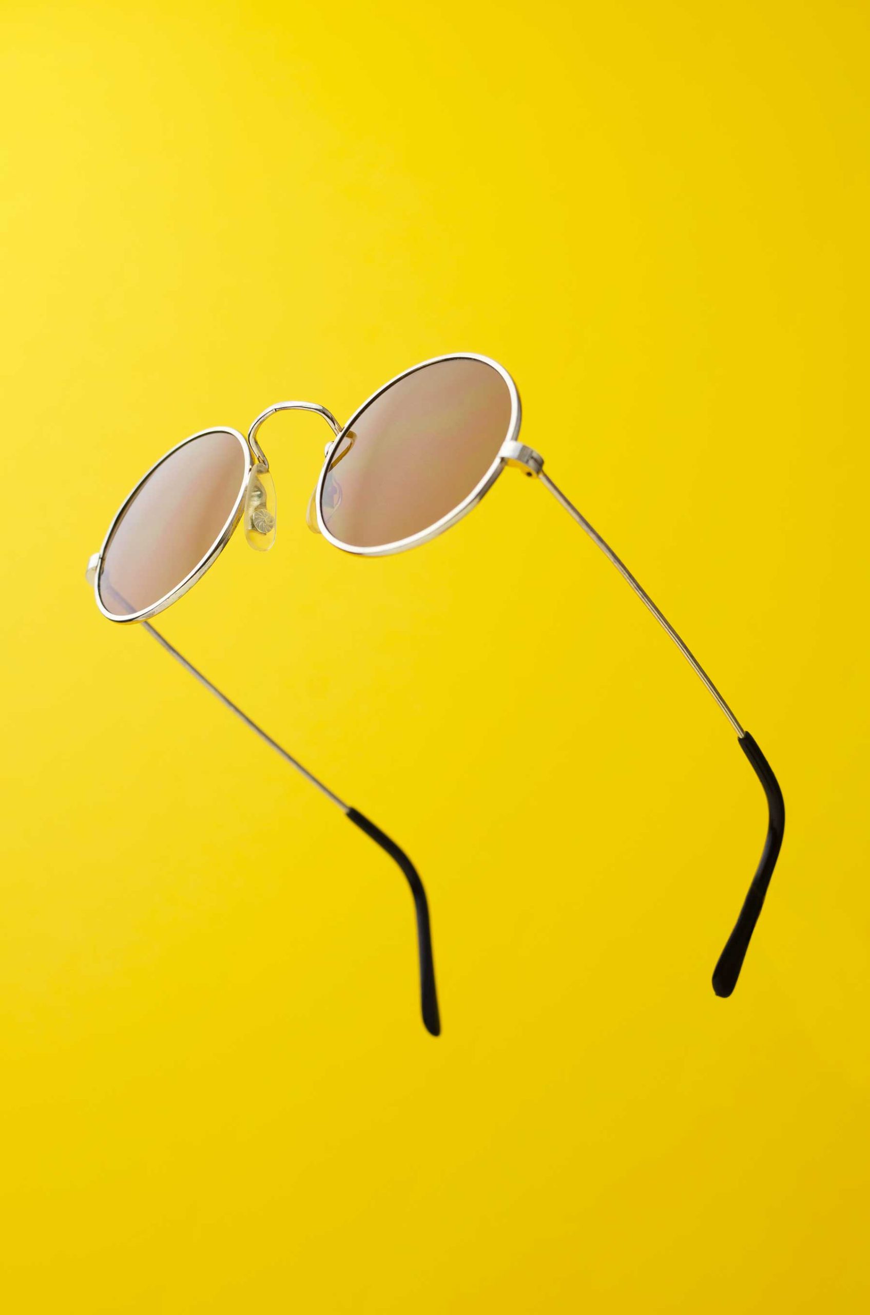 round-sunglasses-2021-04-02-21-05-21-utc.jpg